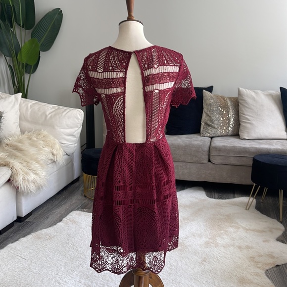 Burgundy open back dress - Picture 5 of 6